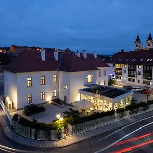1552 Boutique Eger